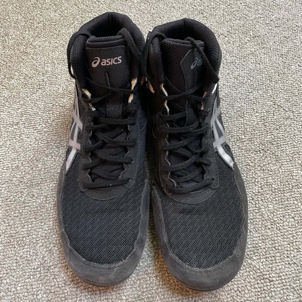 Men’s ASICS Wrestling Shoes size 10.5